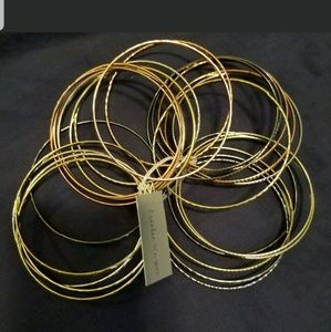 Wrist bracelets (Laila Rowe)